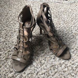Tan/grey strappy heel